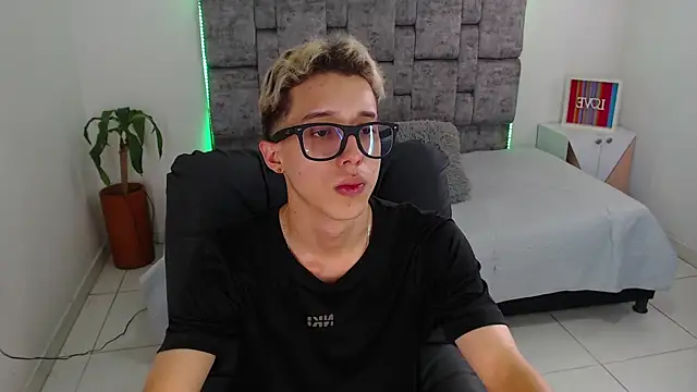 skinny bigcock02 online show from 12-19-25, 07:49