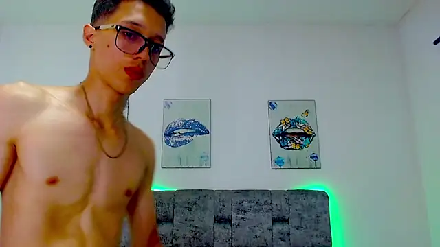 Snapshot of skinny_bigcock02 chatting on 03-01-25, 10:42 skinny bigcock02 online show from 03-01-25, 10:42