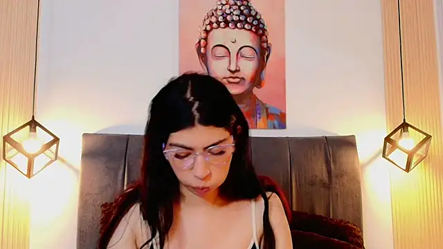 Cassie bloom online show from 11-26-25, 07:47