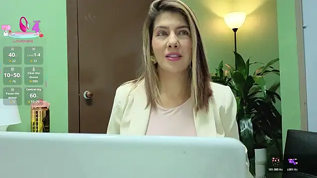 Cassie bloom online show from 03-19-26, 04:07