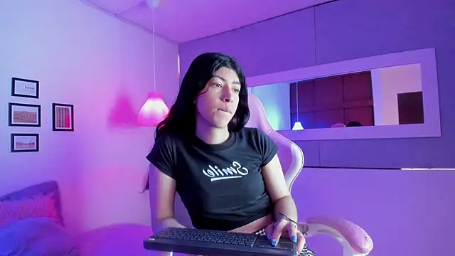 Cassie bloom online show from 11-05-25, 08:34