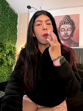 Cassie bloom online show from 12-17-25, 07:52