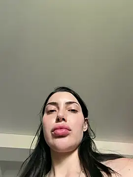 Snapshot of Mia_Splash chatting on 06-18-26, 10:42 Mia Splash online show from 06-18-26, 10:42