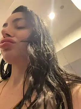 Snapshot of Mia_Splash chatting on 05-12-26, 03:47 Mia Splash online show from 05-12-26, 03:47