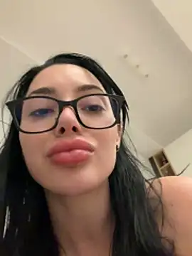 Snapshot of Mia_Splash chatting on 04-16-26, 05:25 Mia Splash online show from 04-16-26, 05:25