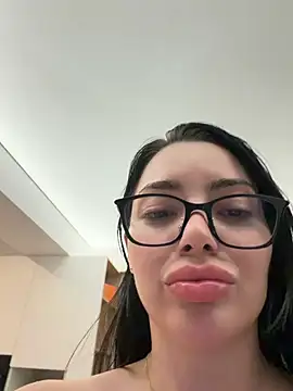 Snapshot of Mia_Splash chatting on 07-21-26, 07:26 Mia Splash online show from 07-21-26, 07:26