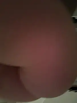 Snapshot of Mia_Splash chatting on 04-28-26, 04:33 Mia Splash online show from 04-28-26, 04:33