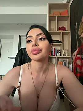 Snapshot of Mia_Splash chatting on 04-27-26, 04:05 Mia Splash online show from 04-27-26, 04:05