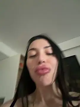 Snapshot of Mia_Splash chatting on 04-30-26, 12:12 Mia Splash online show from 04-30-26, 12:12