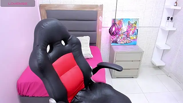 Snapshot of MEGANZARICK chatting on 09-16-25, 12:28 MEGANZARICK online show from 09-16-25, 12:28