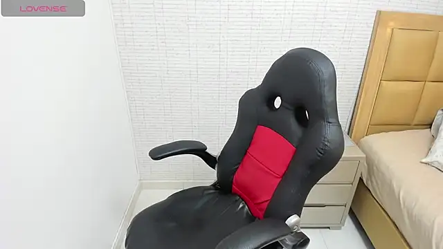 Snapshot of MEGANZARICK chatting on 09-22-25, 12:33 MEGANZARICK online show from 09-22-25, 12:33