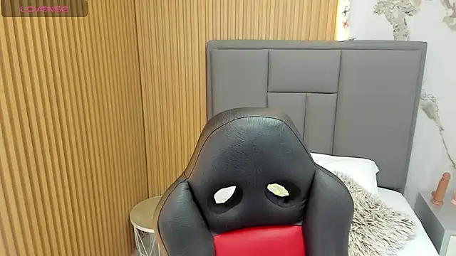 Snapshot of MEGANZARICK chatting on 11-13-25, 02:48 MEGANZARICK online show from 11-13-25, 02:48