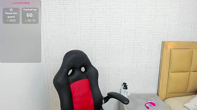 Snapshot of MEGANZARICK chatting on 09-19-25, 12:42 MEGANZARICK online show from 09-19-25, 12:42