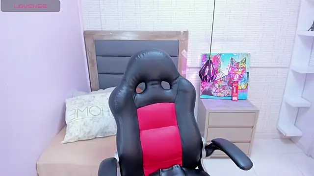 Snapshot of MEGANZARICK chatting on 10-25-25, 12:39 MEGANZARICK online show from 10-25-25, 12:39