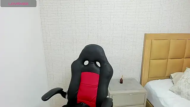 Snapshot of MEGANZARICK chatting on 10-04-25, 12:28 MEGANZARICK online show from 10-04-25, 12:28