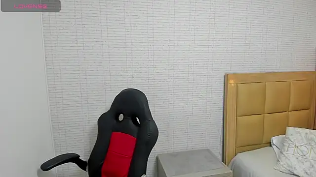 Snapshot of MEGANZARICK chatting on 09-24-25, 12:33 MEGANZARICK online show from 09-24-25, 12:33