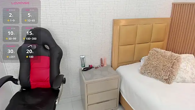 Snapshot of MEGANZARICK chatting on 09-18-25, 12:41 MEGANZARICK online show from 09-18-25, 12:41