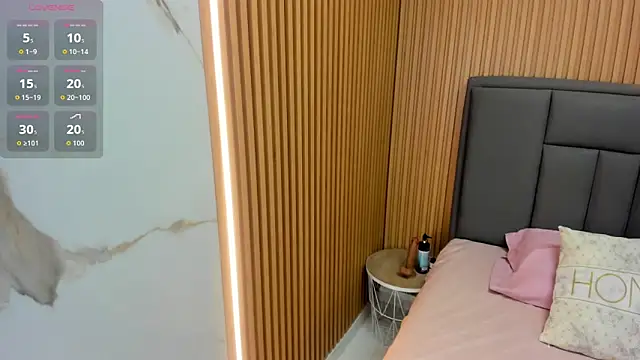 Snapshot of MEGANZARICK chatting on 11-18-25, 02:49 MEGANZARICK online show from 11-18-25, 02:49