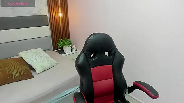 Snapshot of MEGANZARICK chatting on 11-05-25, 12:30 MEGANZARICK online show from 11-05-25, 12:30