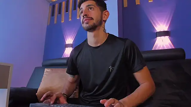 AlejandroStormm online show from 10-14-25, 08:53