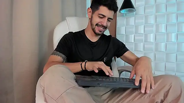 AlejandroStormm online show from 10-17-25, 08:32