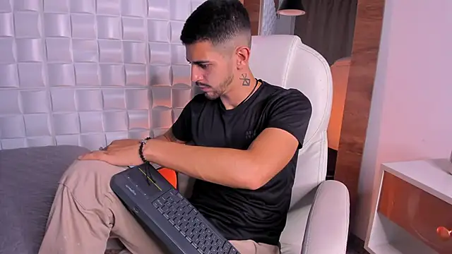 AlejandroStormm online show from 11-23-25, 03:16