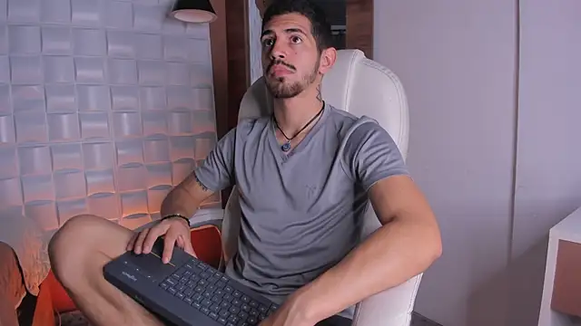 AlejandroStormm online show from 11-19-25, 08:20