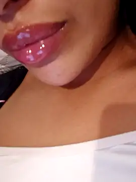 Snapshot of Sexlove1xo chatting on 10-13-25, 03:02 Sexlove1xo online show from 10-13-25, 03:02