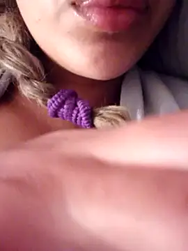 Snapshot of Sexlove1xo chatting on 03-19-25, 12:04 Sexlove1xo online show from 03-19-25, 12:04