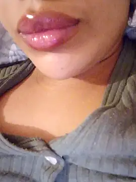 Snapshot of Sexlove1xo chatting on 10-09-25, 01:44 Sexlove1xo online show from 10-09-25, 01:44