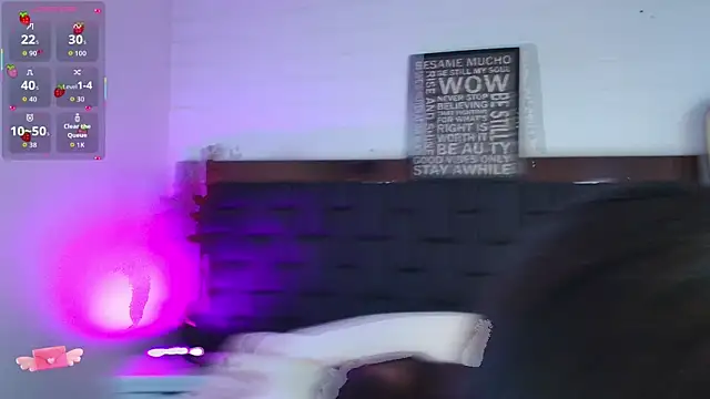 Lexi Howard  online show from 12-19-25, 03:43