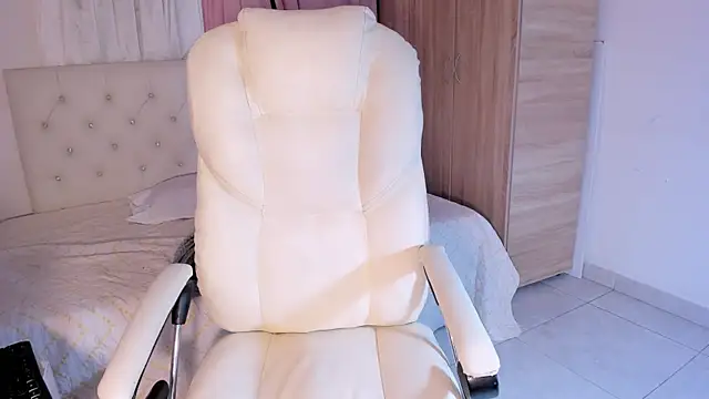 Emma lorense22 online show from 10-11-25, 07:15