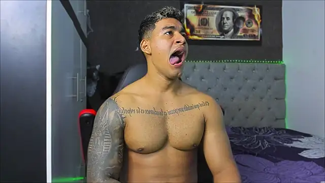 luigi hot  online show from 10-23-25, 03:27