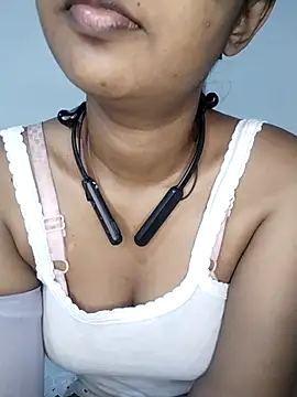 Snapshot of Ashugril_hot chatting on 10-19-25, 05:43 Ashugril hot online show from 10-19-25, 05:43