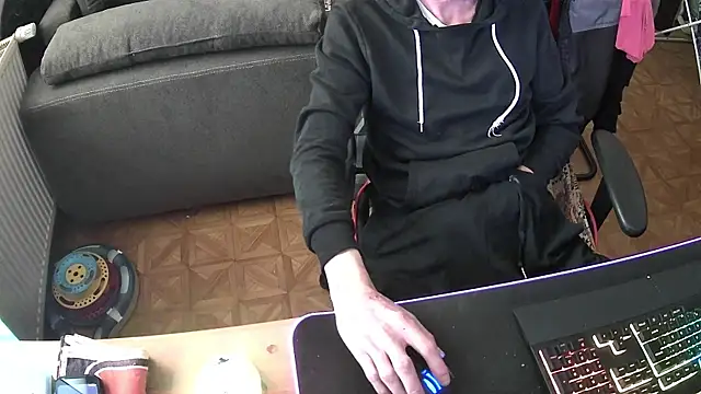 Snapshot of DerGeileLoveboy chatting on 10-20-25, 11:00 DerGeileLoveboy online show from 10-20-25, 11:00