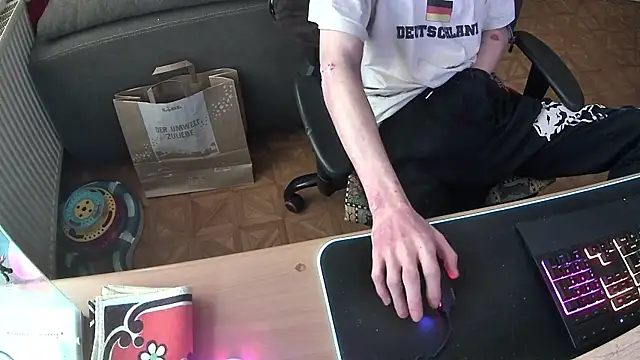 DerGeileLoveboy online show from 11-11-25, 11:49