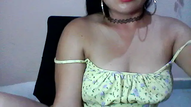 Snapshot of shashel5 chatting on 06-06-26, 06:29 shashel5 online show from 06-06-26, 06:29
