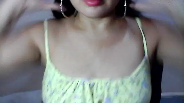 Snapshot of shashel5 chatting on 05-05-26, 10:35 shashel5 online show from 05-05-26, 10:35