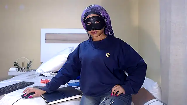 Bee Bella1 online show from 06-29-26, 04:50