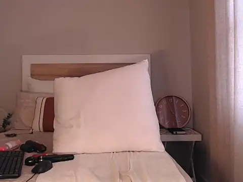 Bee Bella1 online show from 11-15-25, 09:24