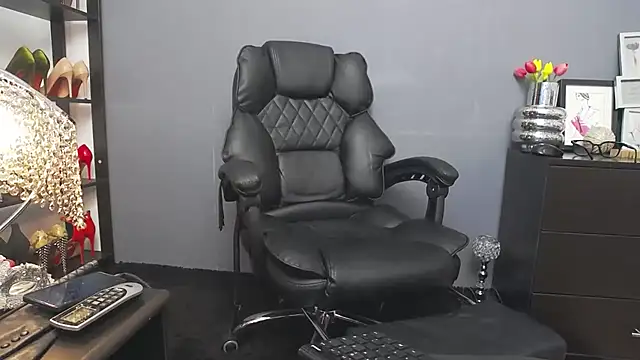 Snapshot of MissVonnTease chatting on 04-21-26, 05:08 MissVonnTease online show from 04-21-26, 05:08