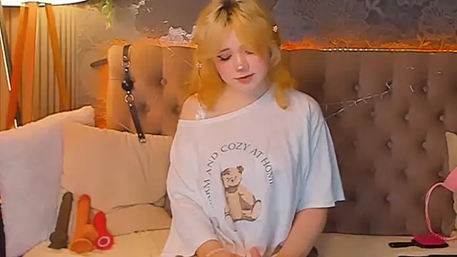 EmilyAngells online show from 04-29-26, 06:50
