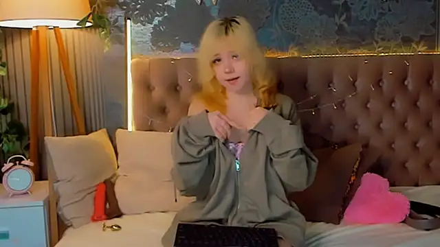 EmilyAngells online show from 02-26-26, 07:30