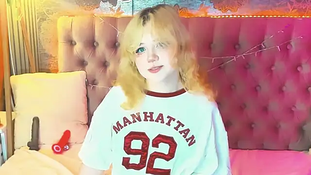 EmilyAngells online show from 05-21-26, 07:17