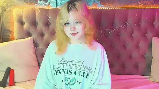 EmilyAngells online show from 05-22-26, 06:11
