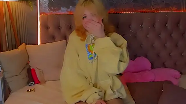 EmilyAngells online show from 02-13-26, 06:57