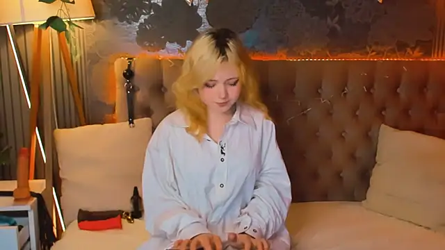 EmilyAngells online show from 05-07-26, 06:06