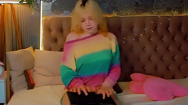 EmilyAngells online show from 02-20-26, 07:21