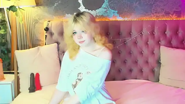 EmilyAngells online show from 05-25-26, 06:01