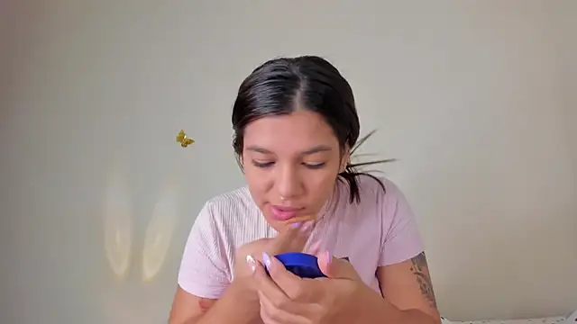 violett 24  online show from 10-22-25, 11:36